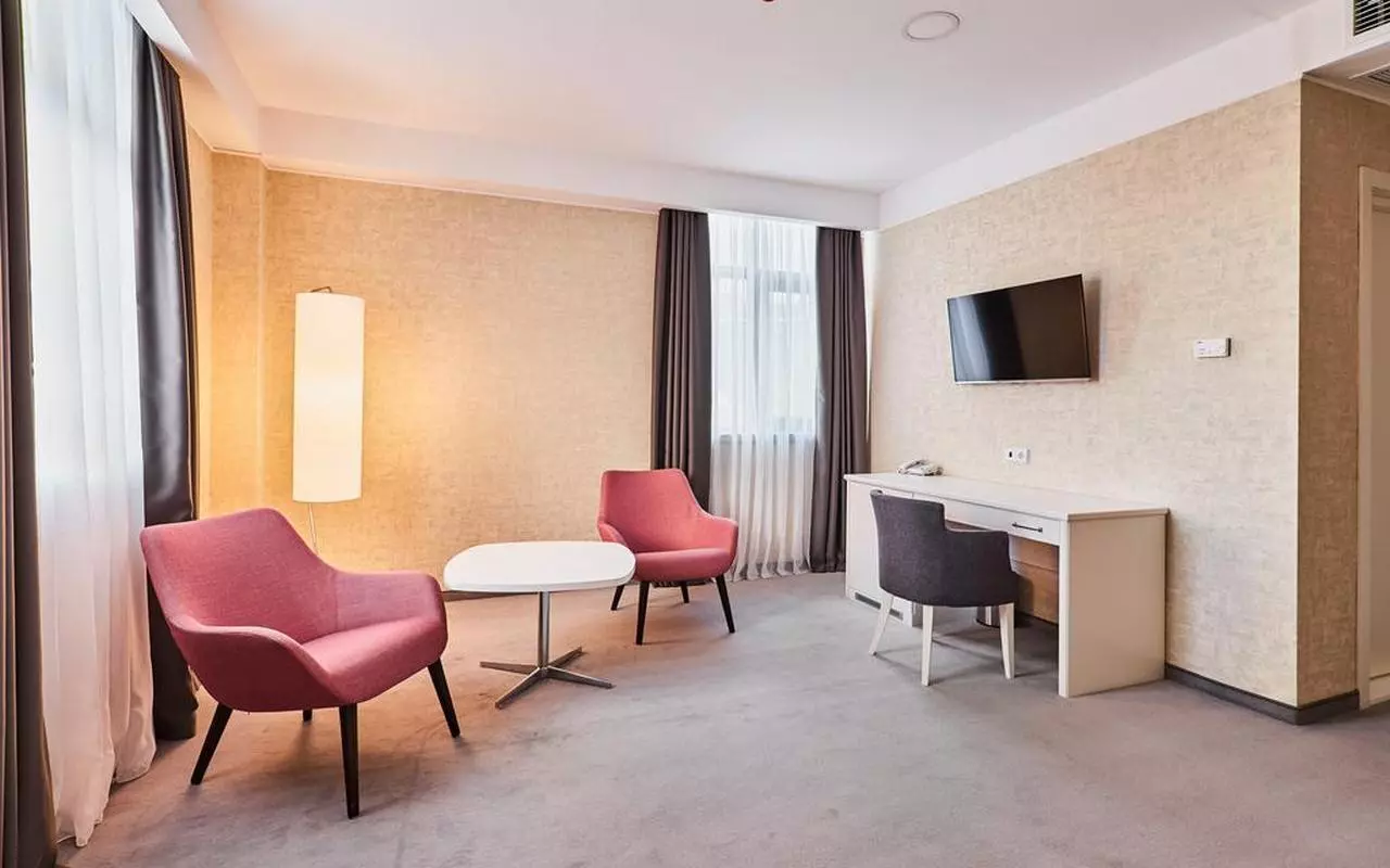 GALLERYPLACE_SHABAVIZ (14).jpg